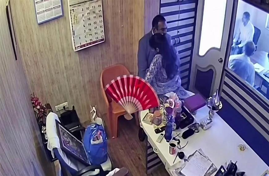 धर्म और ज्योतिष की आड़ में काला खेल: महिलाओं को फंसाकर वीडियो से करता था ब्लैकमेल, आरोपी गिरफ्तार